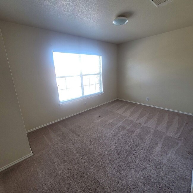 Building Photo - Perfectly Located near Medical Center