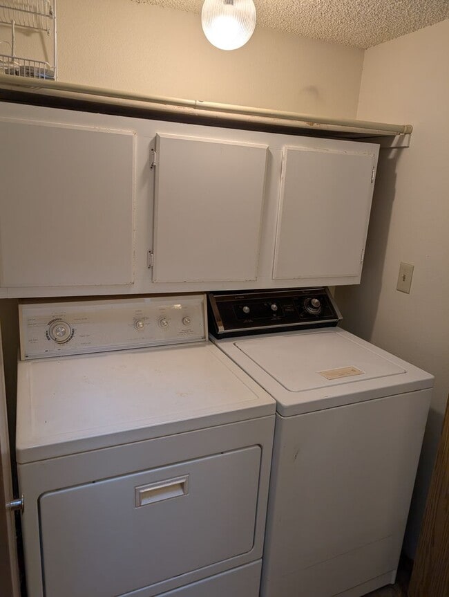 Building Photo - Briargate  Townhome