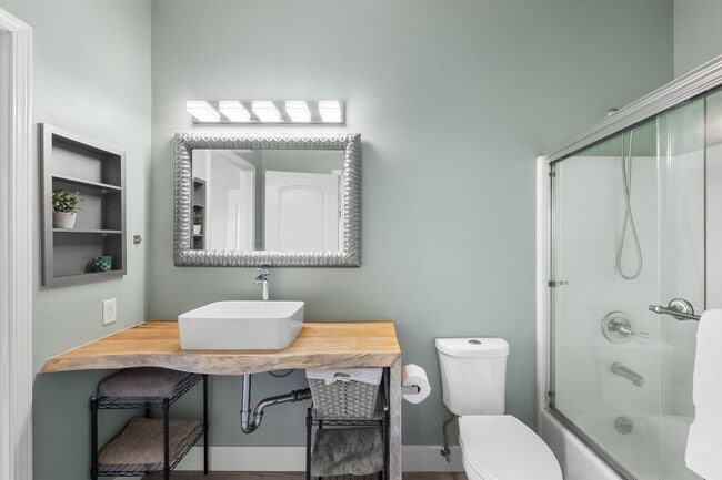 Building Photo - Luxury Living in Kahana Ridge