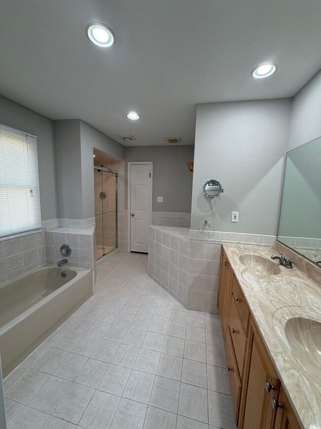 Building Photo - 3BR - WOODED VIEWS • FINISHED BASEMENT • BONUS LOFT • TE SCHOOL DISTRICT