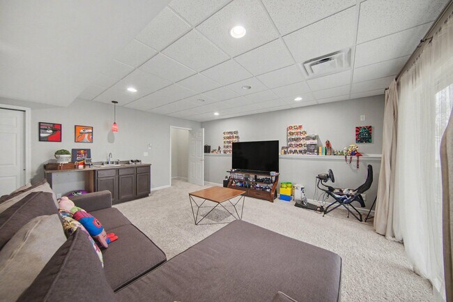 Building Photo - 1495 Chapleau Dr