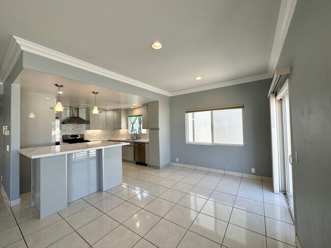 Building Photo - 4053 Sunset Ln