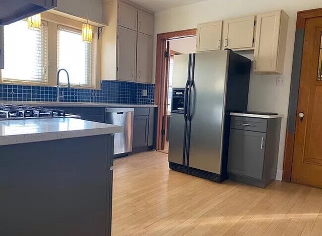 Building Photo - 1344 S 61st Ct