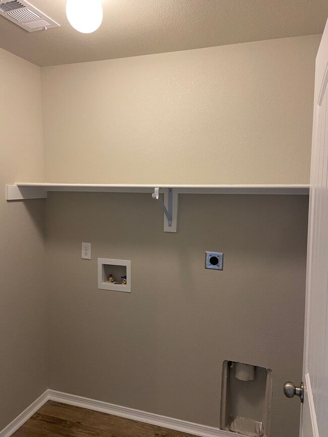 Building Photo - Pre-Leasing Now! Spacious Four Bedroom | Two Bathroom Home in Jonesboro