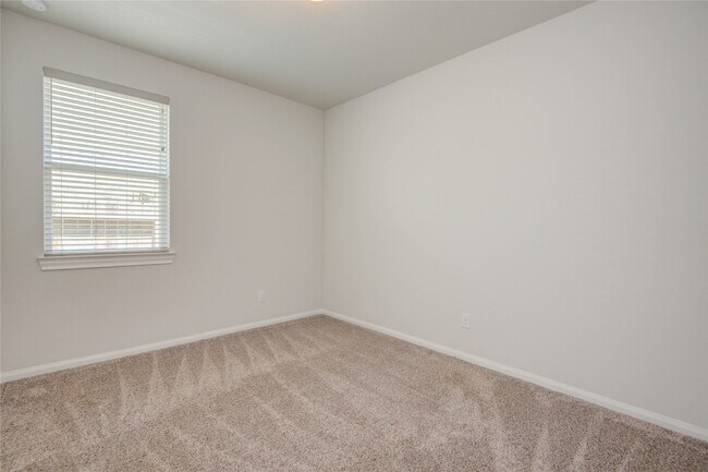 Building Photo - 2425 Temple Crag Dr