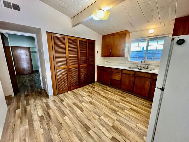 Building Photo - Cozy Duplex in Pacific Grove Available NOW!