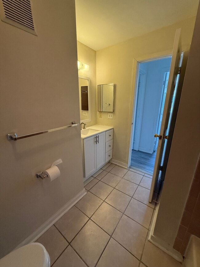 Building Photo - 208 Heather Croft