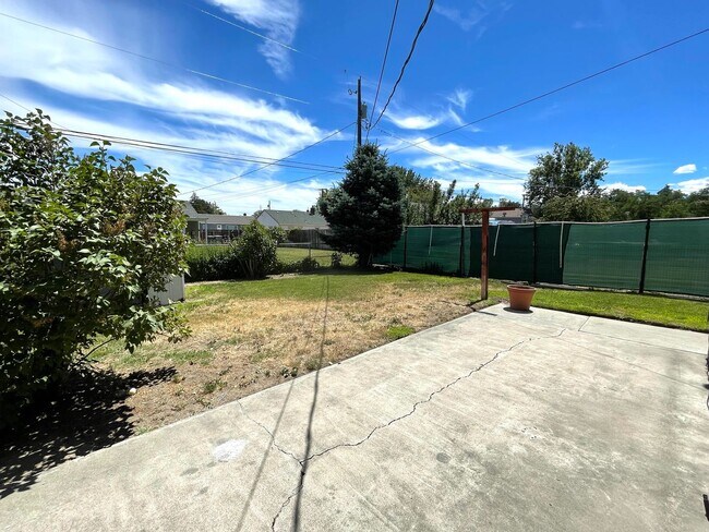 Building Photo - Completely Remodeled Three Bedroom One Bat...