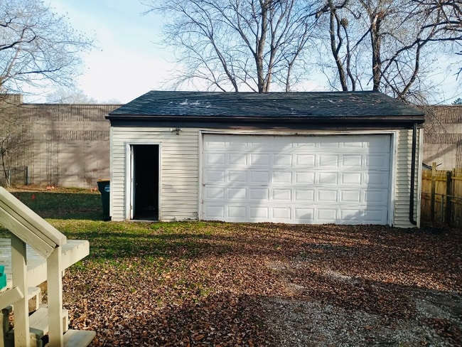 Building Photo - 1369 Andrea St