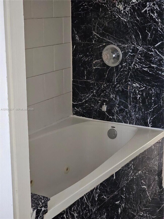 Building Photo - 1368 Seaview