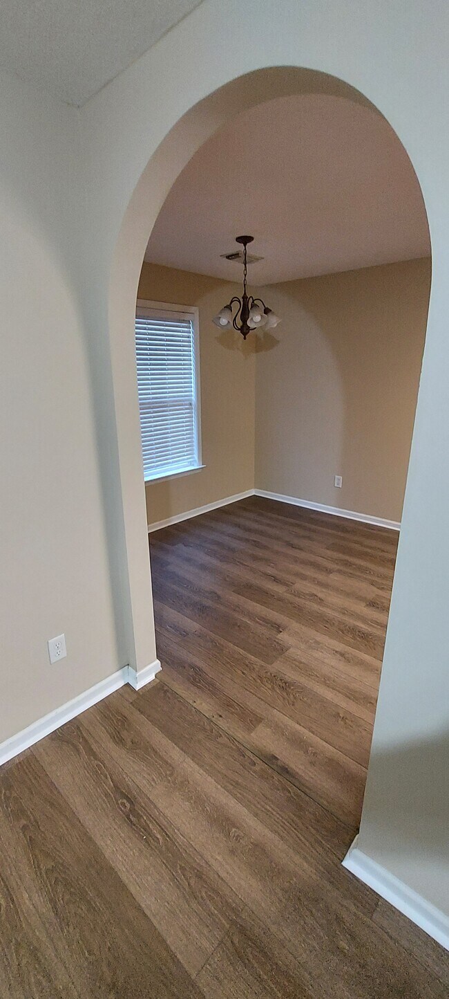 Building Photo - 16210 Stone Ridge Pkwy