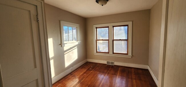 Building Photo - 3/4 bed 1 bath home