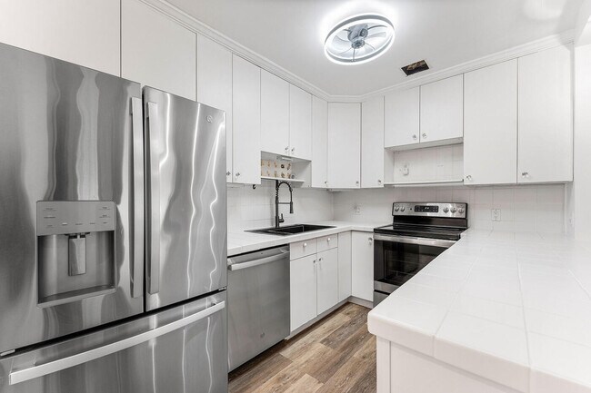 Building Photo - 4780 NE 8th Terrace