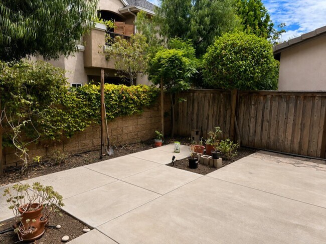 Building Photo - 2308 Navigation Cir