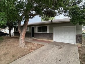 Building Photo - Ranch Style Home 3 beds, 1 bath close to F...