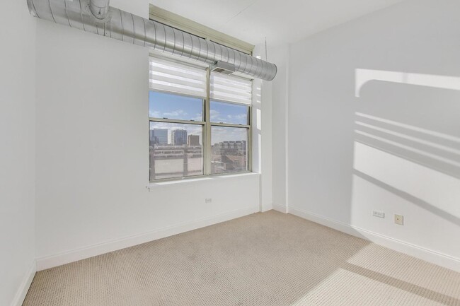 Building Photo - 1001 W Madison St