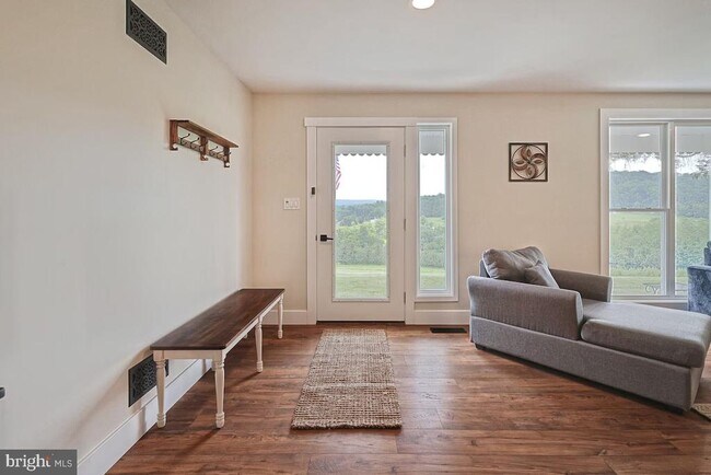 Building Photo - 790 Bendersville Wenksville Rd