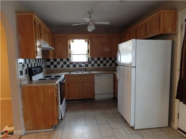 Building Photo - 3 Bedroom 1 Bathroom Home!