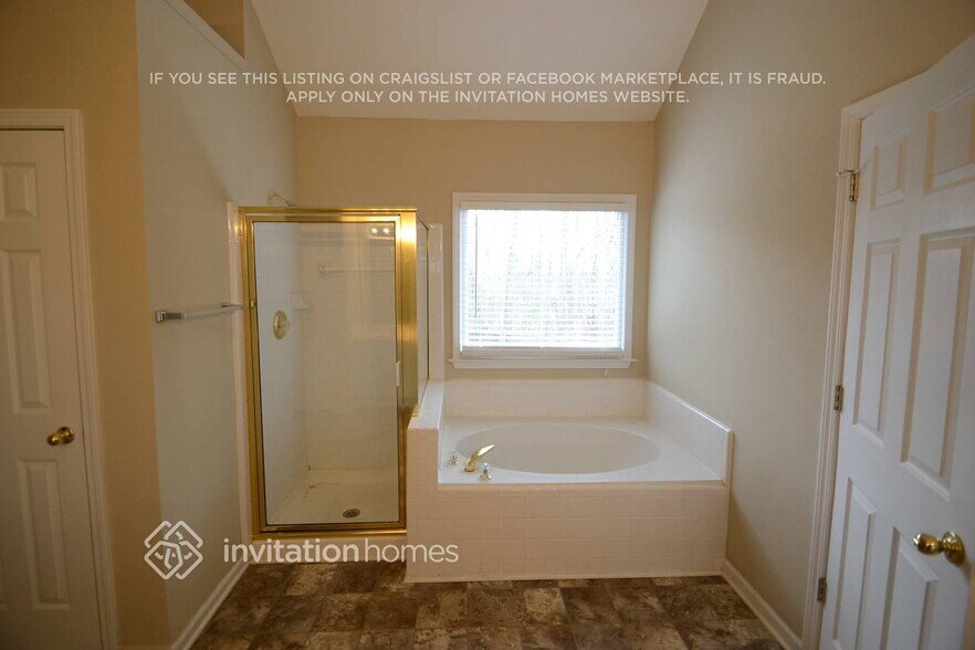 Building Photo - 2370 Rose Walk Dr