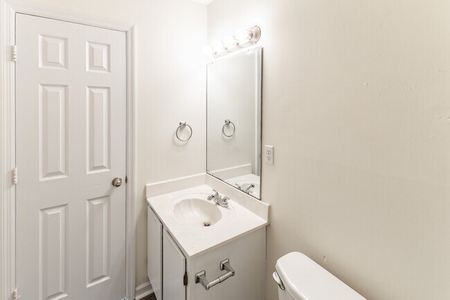 Building Photo - 1601 Sparkman Dr NW