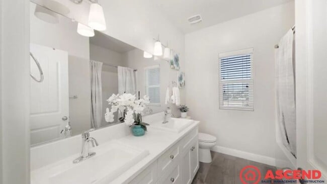 Building Photo - Newly built home located in Shafter!