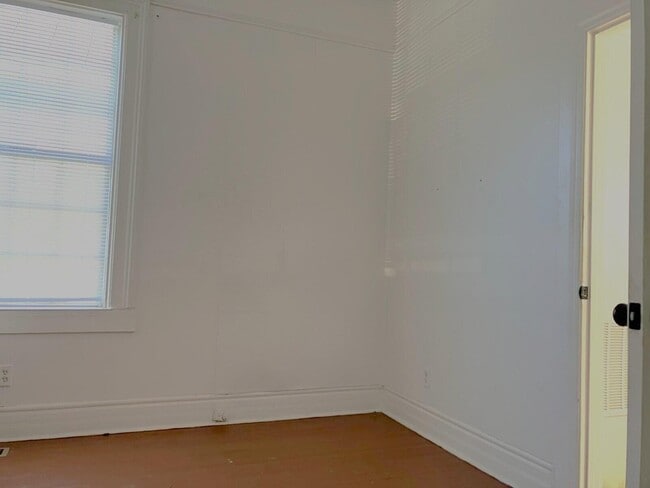 Building Photo - 2026 Clark St