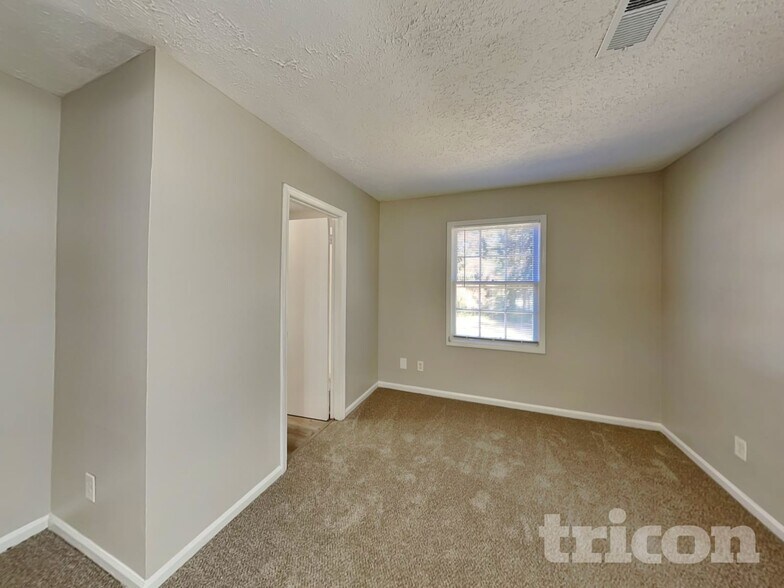 Building Photo - 5750 Westside Rd