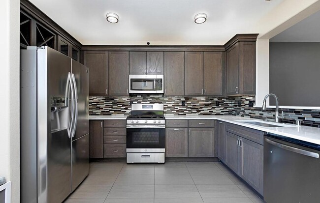 Building Photo - 6313 Avenida De Las Vistas