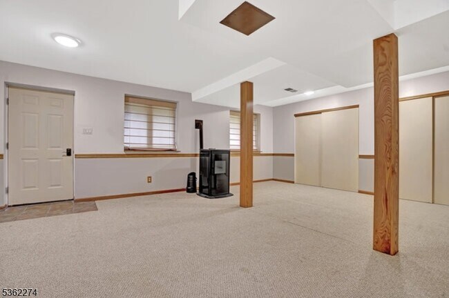 Building Photo - 6 Village Way