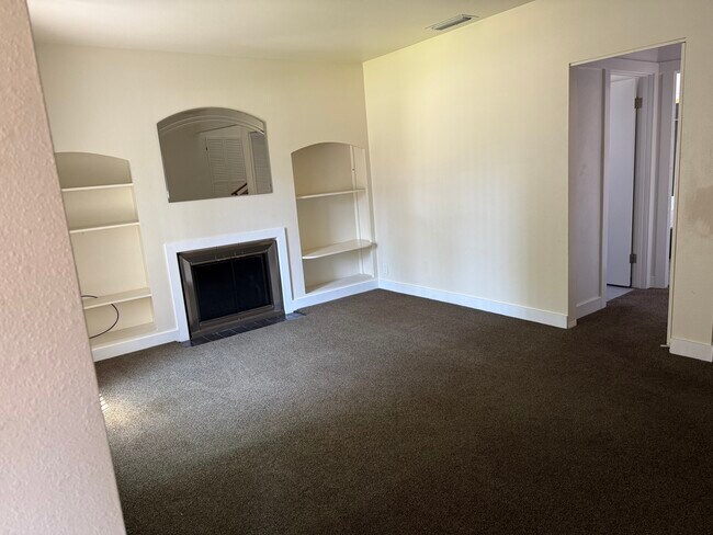 Building Photo - 280 S Craig Ave