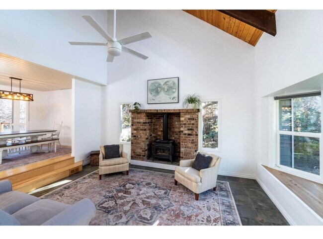 Building Photo - 60642 Devon Cir