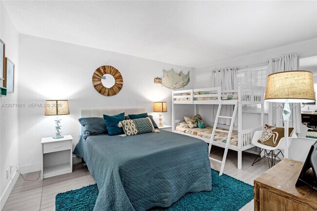Building Photo - 455 Paradise Isle Blvd