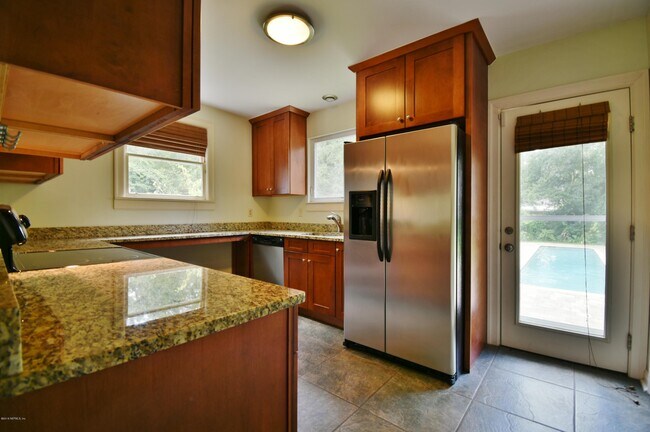 Building Photo - 2929 Arapahoe Ave