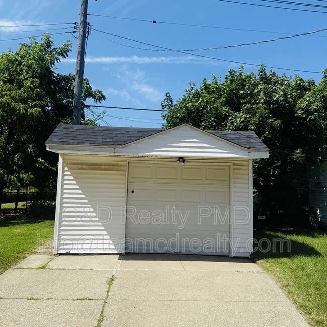 Building Photo - 19609 Cherokee Ave