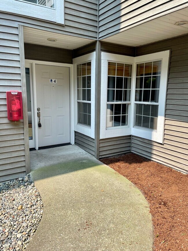 Building Photo - Kenmore Townhouse at Canterbury