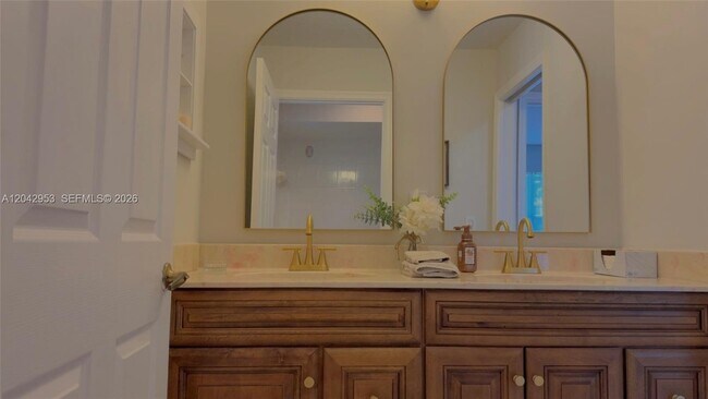Building Photo - 165 Cypress Trce