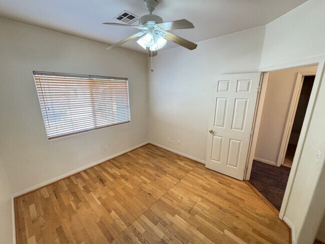 Building Photo - Gorgeous 3BED / 2.5 BATH home located in the gated community of Peccole Ranch!