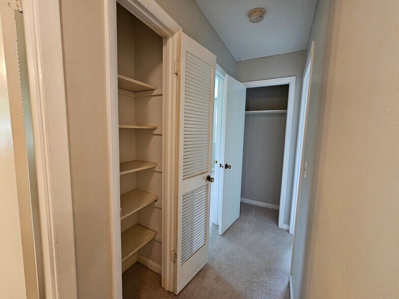 Building Photo - 103 Cedarwood Ct