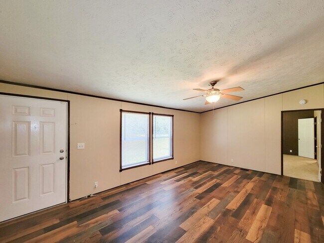 Building Photo - Cozy and Adorable home 4 bedroom 2 bath ho...