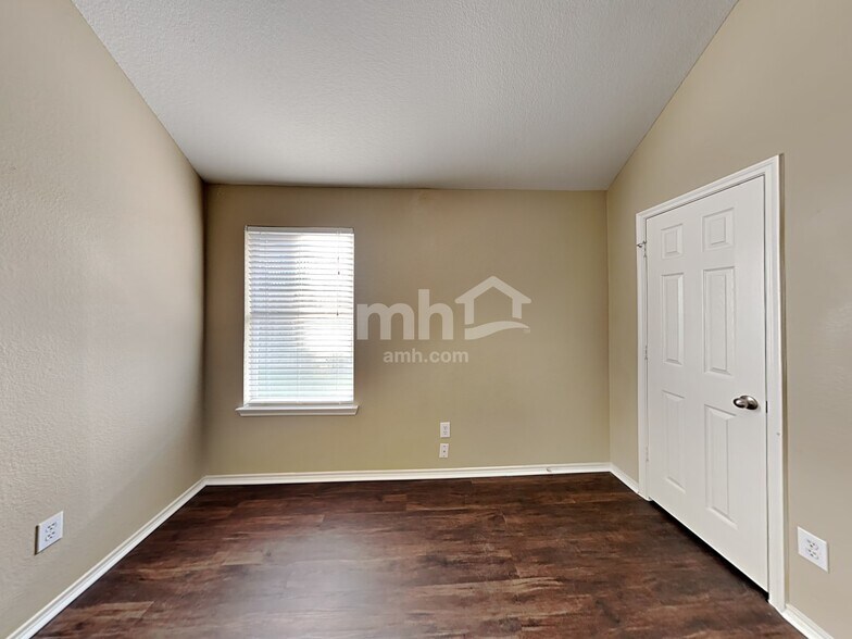 Building Photo - 18550 Sunrise Pines Dr