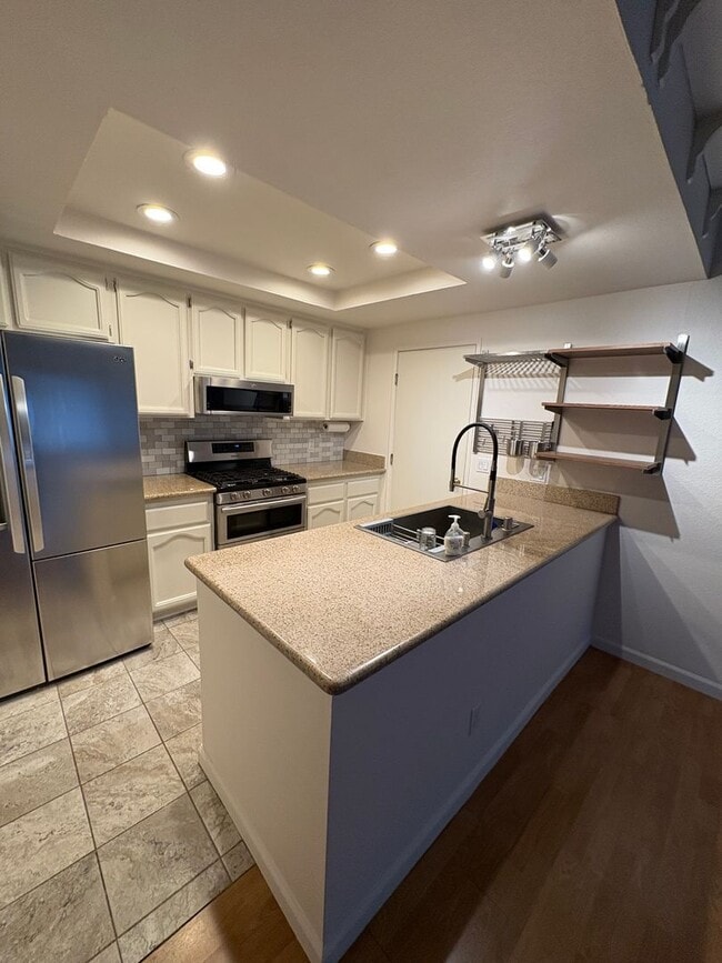 Building Photo - Updated 2bed/2full bath home in Pocket