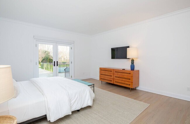 Building Photo - 15 S Hill St