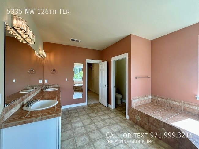 Building Photo - 5335 NW 126th Terrace