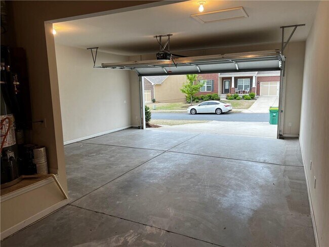 Building Photo - 701 Woodbridge Dr