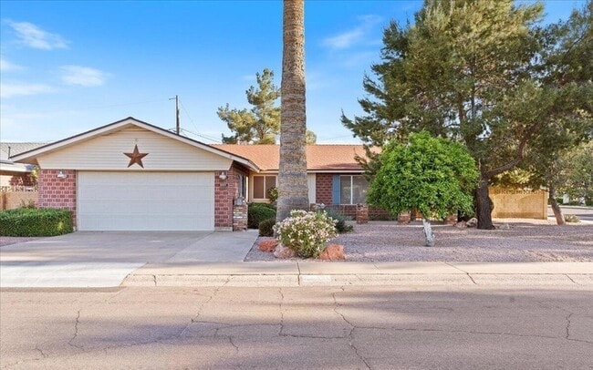 Building Photo - 8401 E Bonita Dr