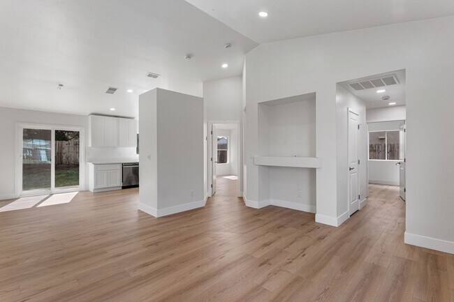 Building Photo - 5520 Muskingham Way