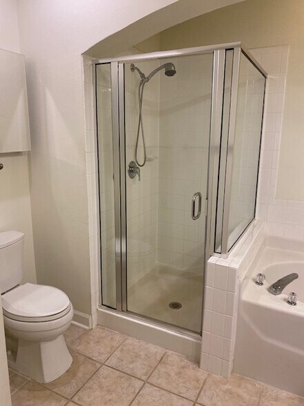 Primary Ensuite - 4 Indigo Run Dr