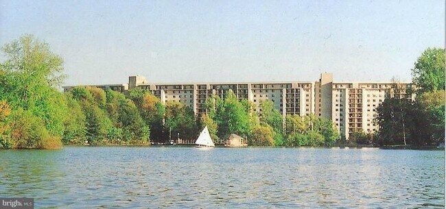Building Photo - 3800 Powell Ln