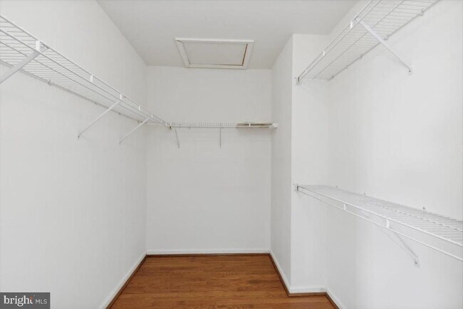 Building Photo - 146 Canterbury Ln