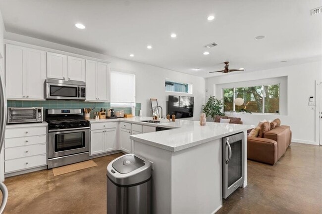 Building Photo - 3505 Villa Ct